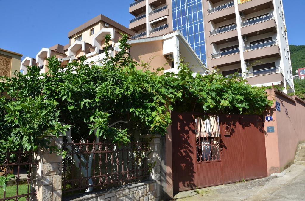 Mg Apartments And Rooms بودفا المظهر الخارجي الصورة